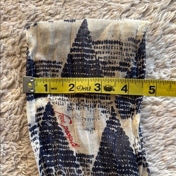 👜 Free People Lightweight Canvas Shoulder Bag - Cream and Navy Geo Print - Picture 6 of 6